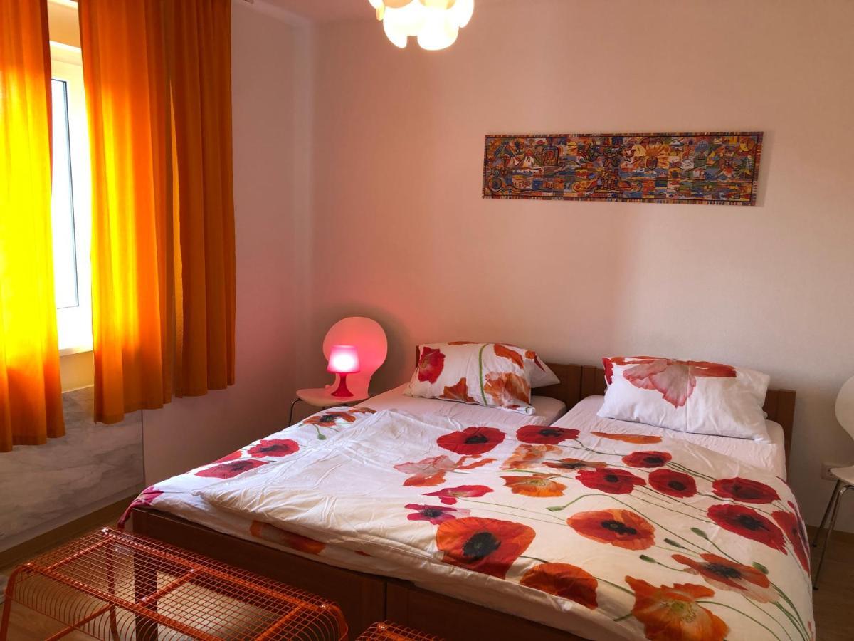 Altstadt Naehe 7 Min Fussweg Ueber Alte Maibruecke Zu Pension Mit Balkon & Garten, Ideal For Long Stay, Relocation Ochsenfurt Esterno foto