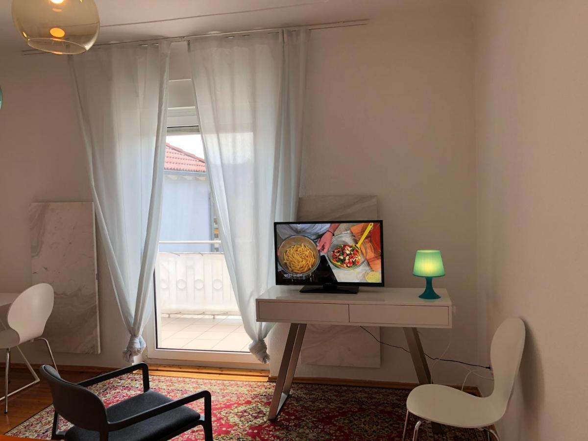 Altstadt Naehe 7 Min Fussweg Ueber Alte Maibruecke Zu Pension Mit Balkon & Garten, Ideal For Long Stay, Relocation Ochsenfurt Esterno foto