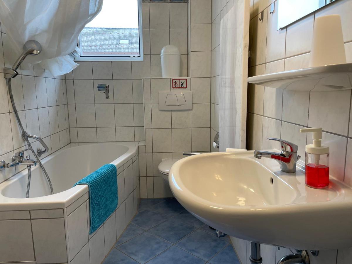 Altstadt Naehe 7 Min Fussweg Ueber Alte Maibruecke Zu Pension Mit Balkon & Garten, Ideal For Long Stay, Relocation Ochsenfurt Esterno foto