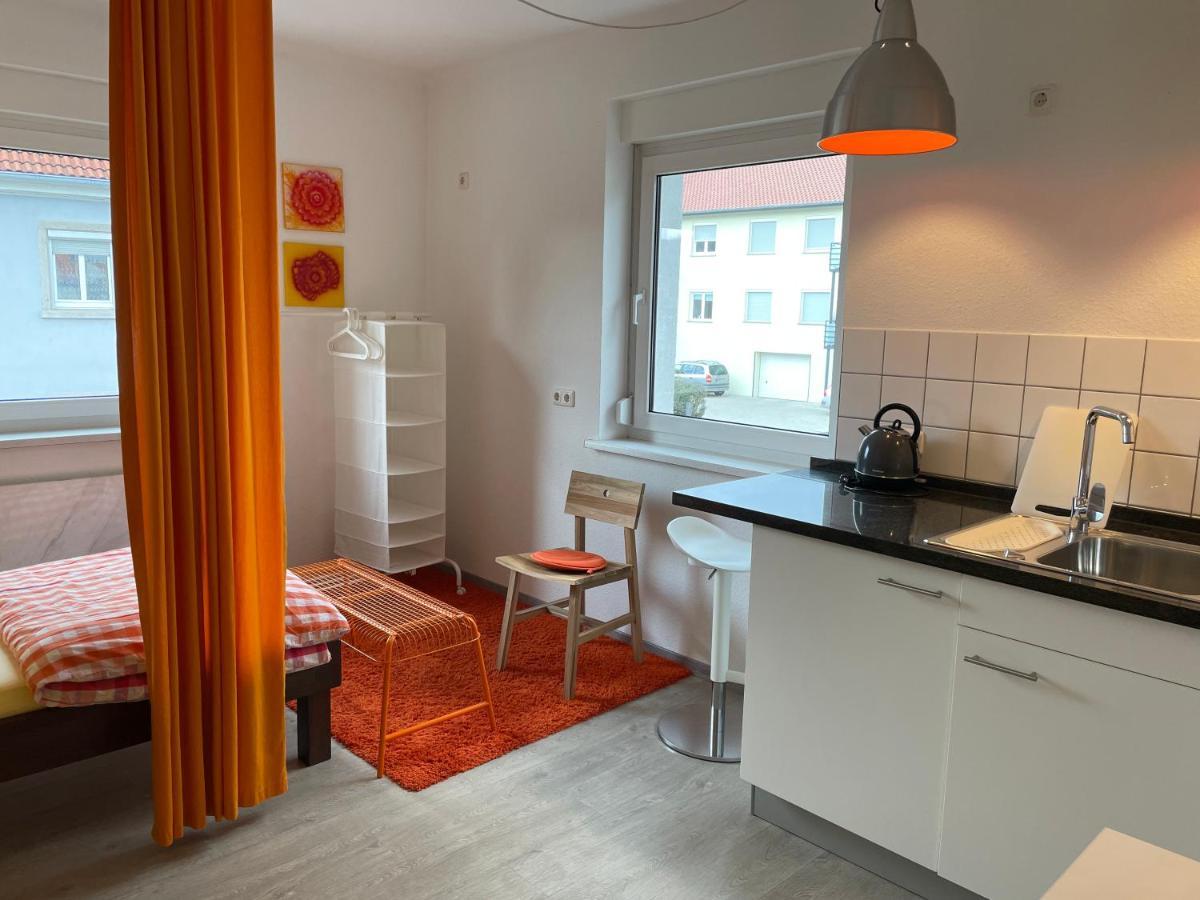 Altstadt Naehe 7 Min Fussweg Ueber Alte Maibruecke Zu Pension Mit Balkon & Garten, Ideal For Long Stay, Relocation Ochsenfurt Esterno foto